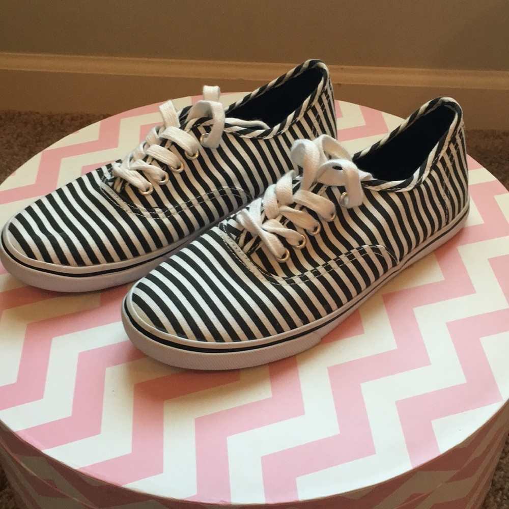 Striped tennis shoes